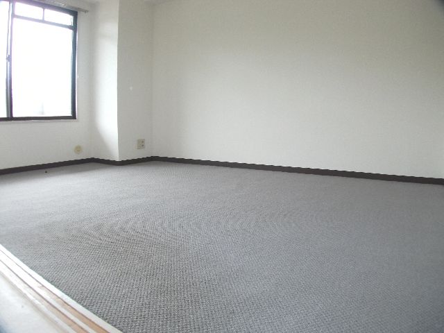 Other room space. Western-style is adjacent to the living room.