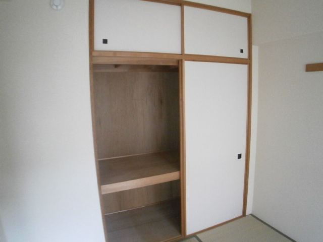 Receipt. There is also a storage capacity in the closet of the upper closet with the Japanese-style room.