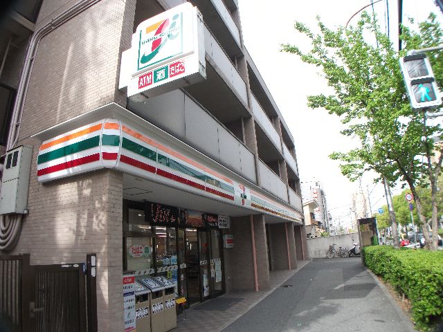 Convenience store. convenience store. Close to what the store or there 300m up (convenience store)
