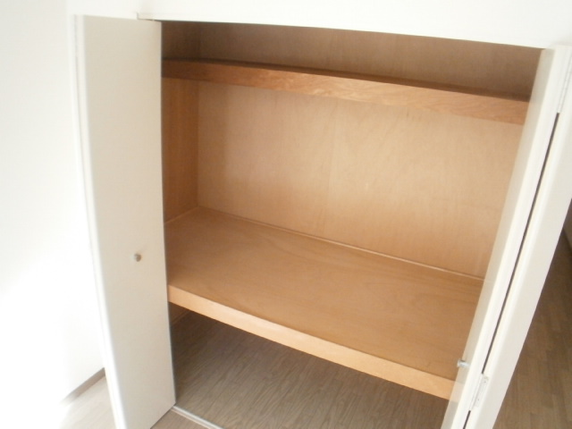 Receipt. Closet can be stored a lot