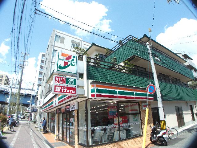 Convenience store. 80m until the Seven-Eleven (convenience store)