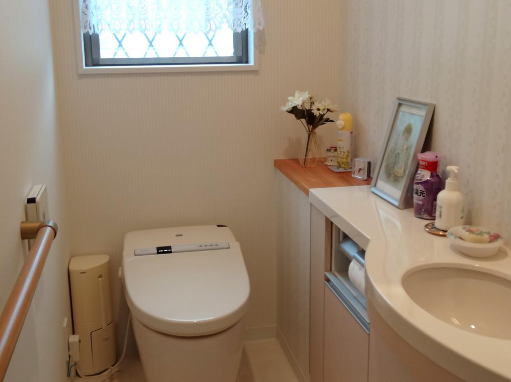 Toilet. Indoor (10 May 2013) Shooting