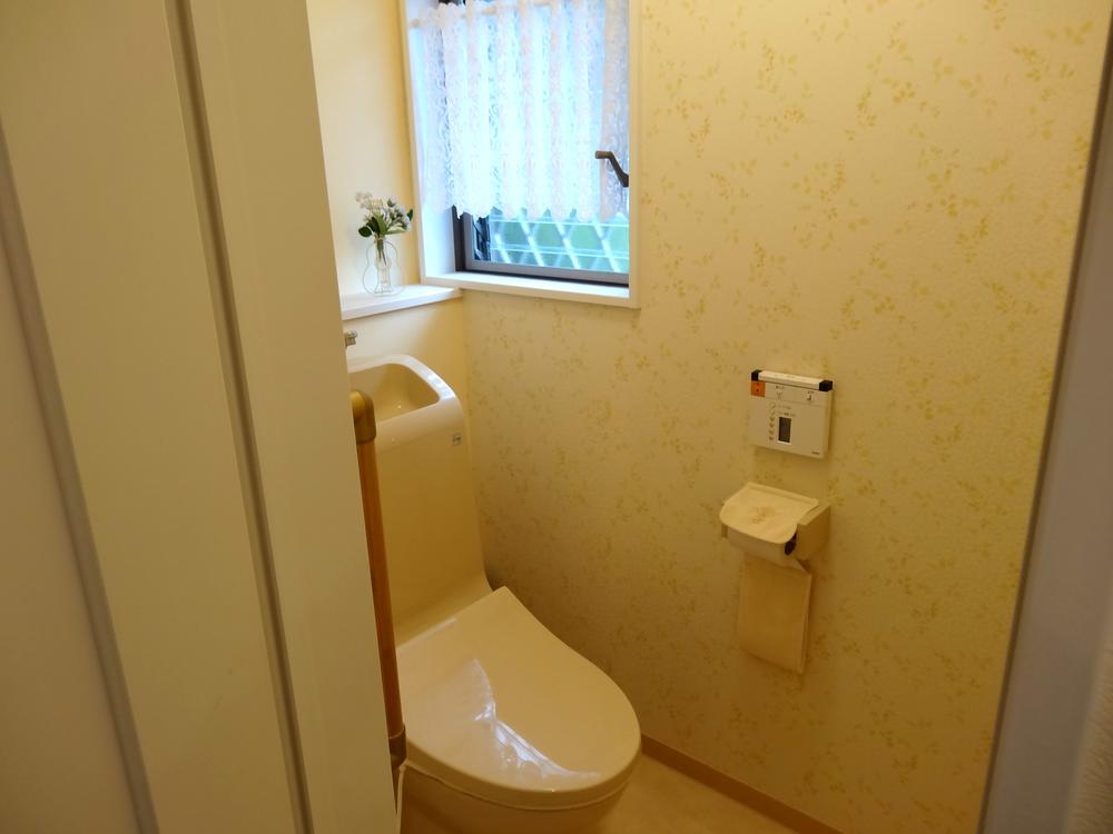 Toilet. Indoor (10 May 2013) Shooting