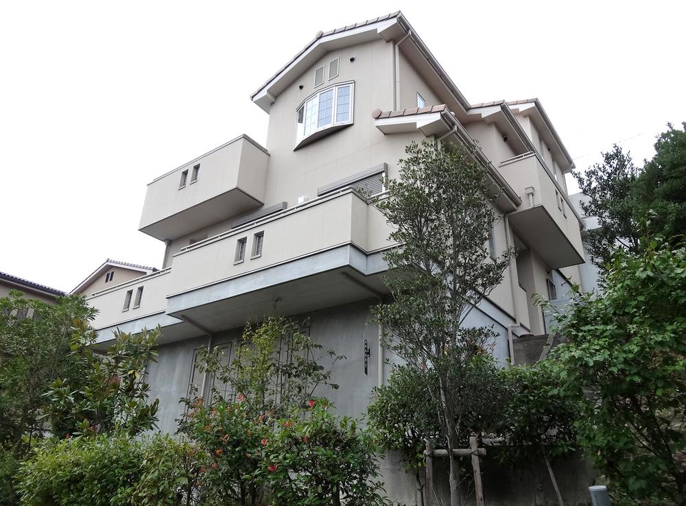 Local appearance photo. Local (10 May 2013) Shooting