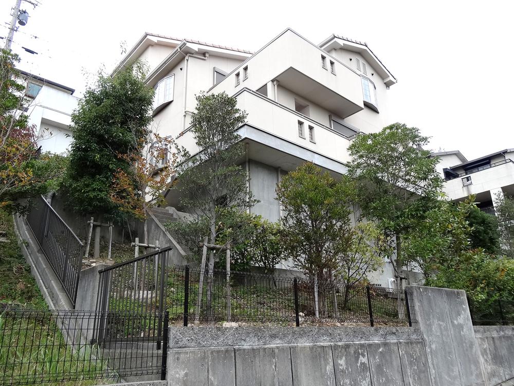 Local appearance photo. Local (10 May 2013) Shooting