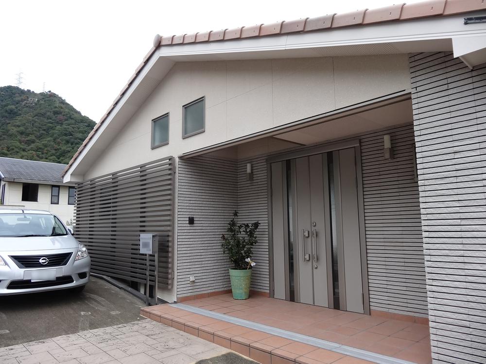 Entrance. Local (10 May 2013) Shooting