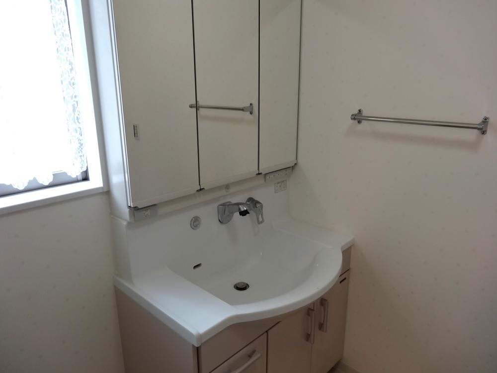 Wash basin, toilet. Indoor (10 May 2013) Shooting