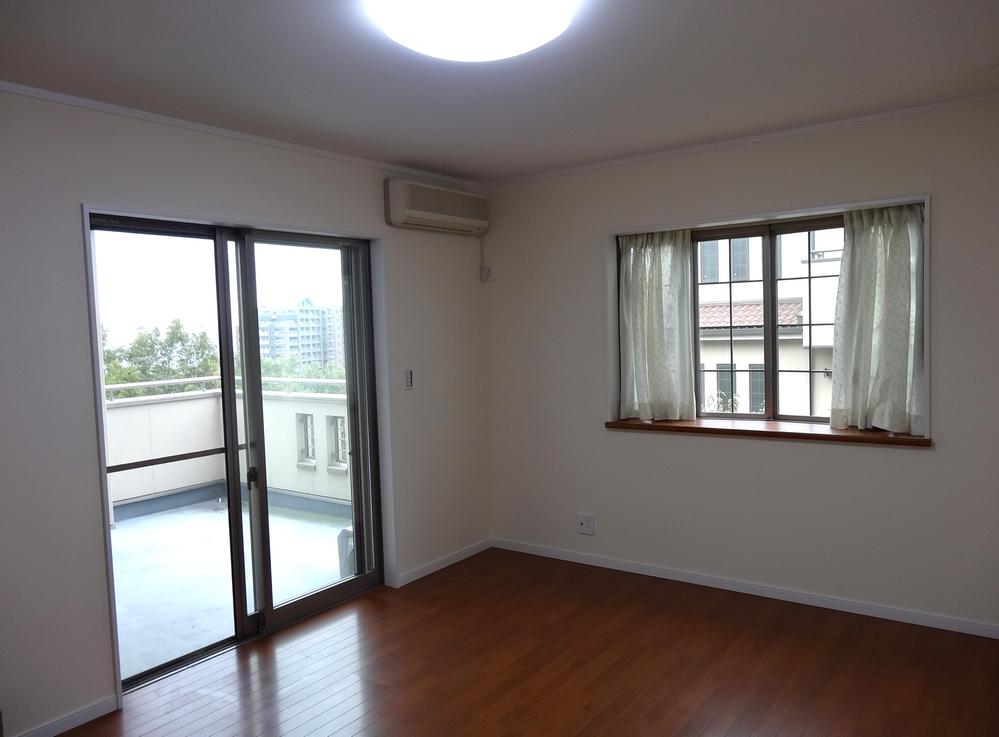 Non-living room. Indoor (10 May 2013) Shooting