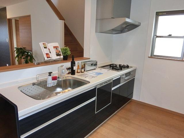 Kitchen. Local (11 May 2013) Shooting