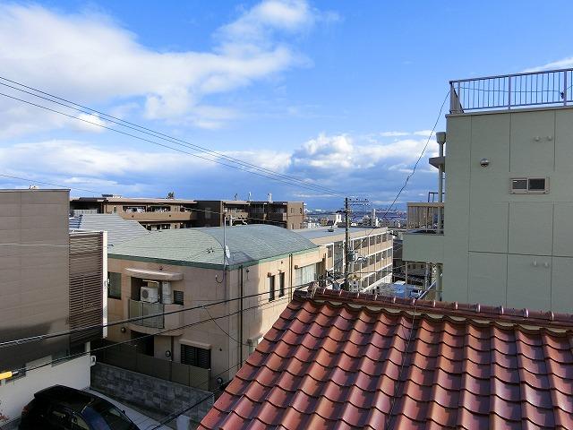 View photos from the dwelling unit. View from the site (November 2013) Shooting