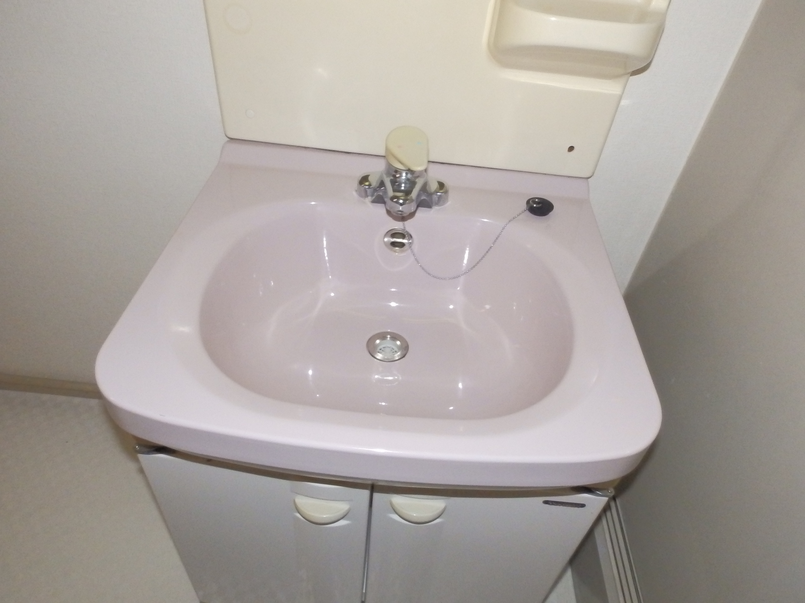 Washroom. Wash basin