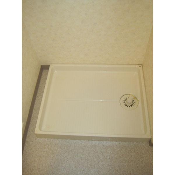 Washroom. Washing pan