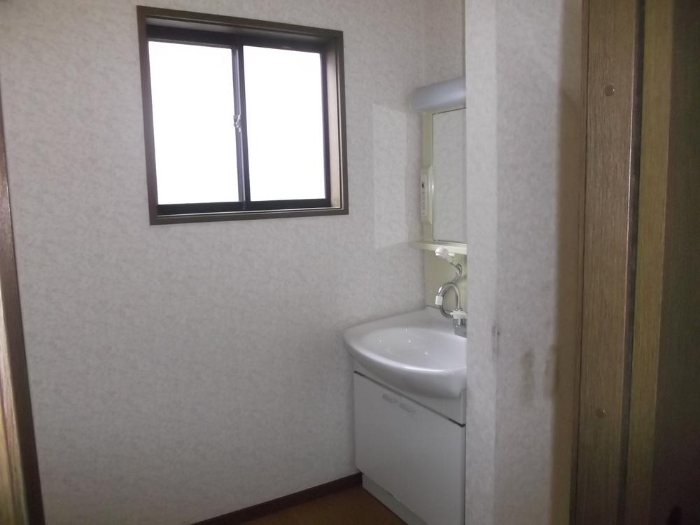 Wash basin, toilet. Indoor (March 2013) Shooting