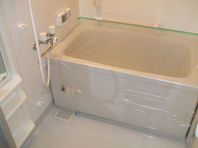 Bath. Is a bathroom with reheating.