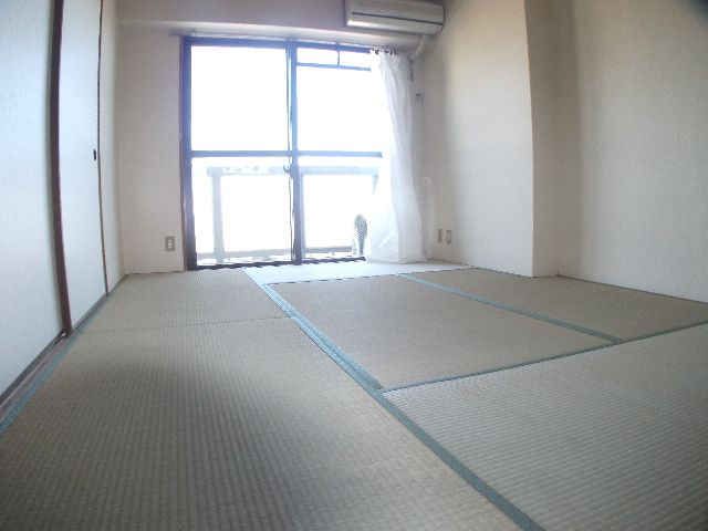 Other room space. Cool in summer, Winter is a Japanese-style room with a warmth.