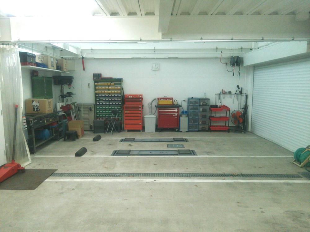 Parking lot.  ■ Parking Lot