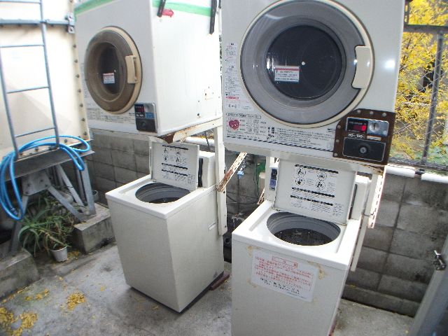 Other common areas. Coin-operated laundry is available on site.