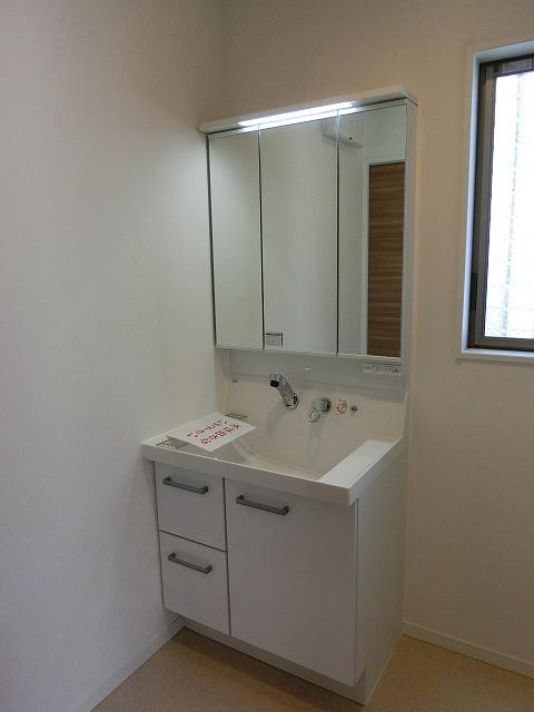 Wash basin, toilet. Indoor (11 May 2013) Shooting