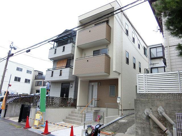 Local appearance photo. Local (11 May 2013) Shooting