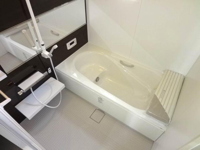 Bathroom. First floor bathroom. System bus with drying heater.