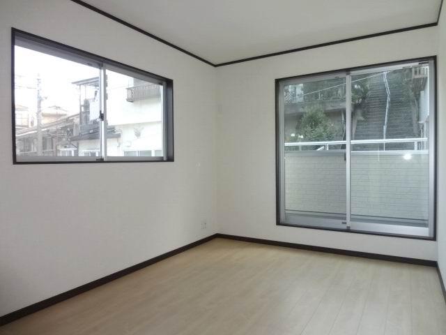 Non-living room. 2 Kaiyoshitsu 6.5 Pledge. Two-sided lighting. balcony ・ It is with a closet.