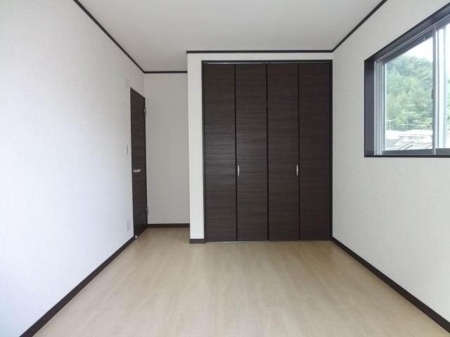 Non-living room. 2 Kaiyoshitsu 6.5 Pledge. Two-sided lighting. balcony ・ It is with a closet.