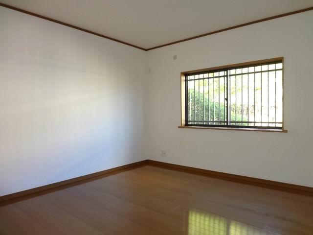 Non-living room. 1 Kainushi bedroom 8.5 Pledge. With closet. Is a cross stuck Kawasumi.