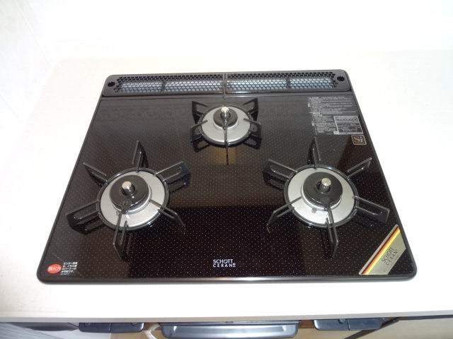 Same specifications photo (kitchen). Glass top is a stove already replaced.