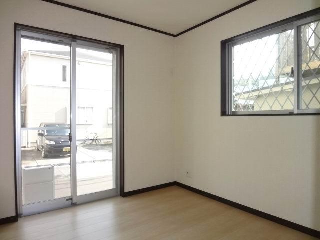 Non-living room. 1 Kaiyoshitsu 4.5 Pledge. Two-sided lighting. It is with a closet. 