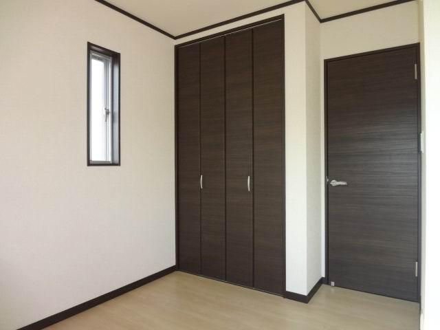 Non-living room. 3 Kaiyoshitsu 6.1 Pledge. Two-sided lighting. It is with a closet. 