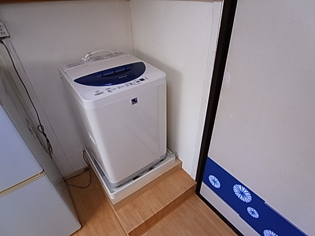 Other room space. A washing machine