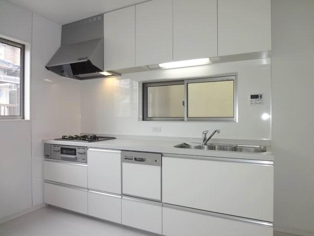 Kitchen. Second floor kitchen. Dish washing dryer with system Kitchen. 