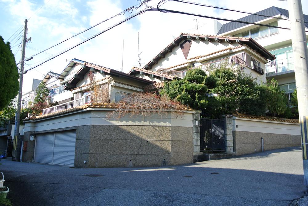 Local appearance photo. Local (12 May 2013) Shooting