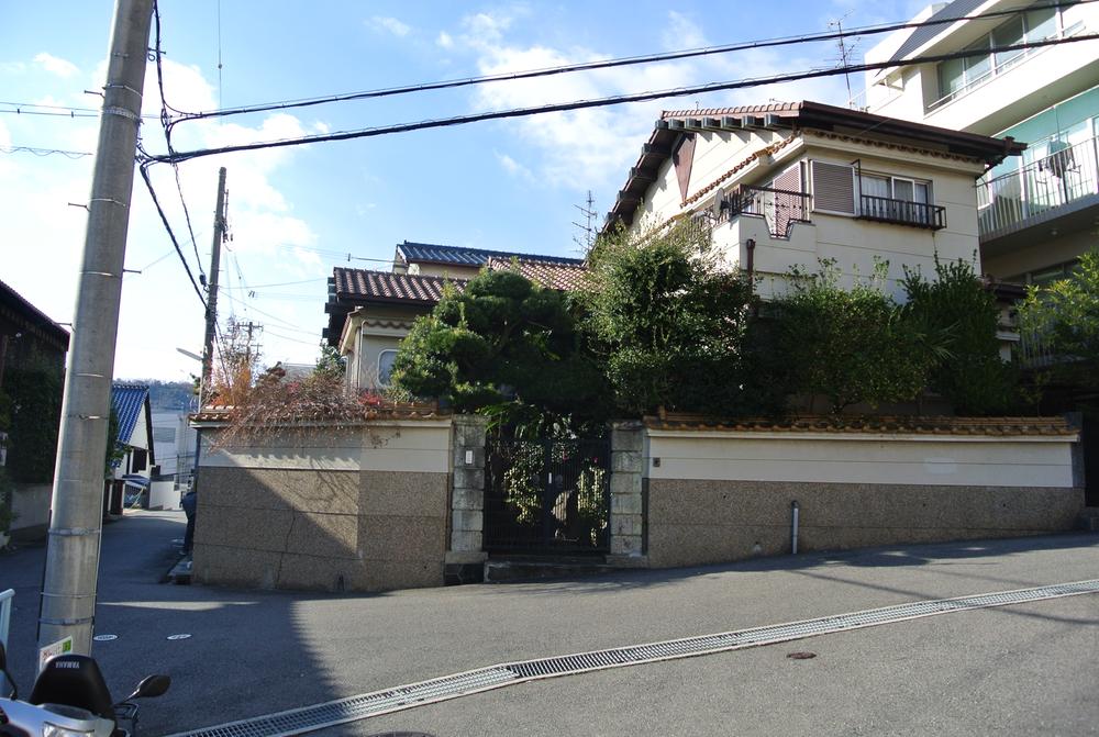 Local appearance photo. Local (12 May 2013) Shooting