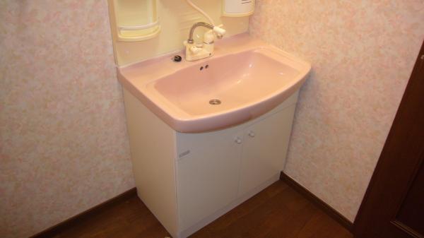 Wash basin, toilet. Washing machine Storage window There