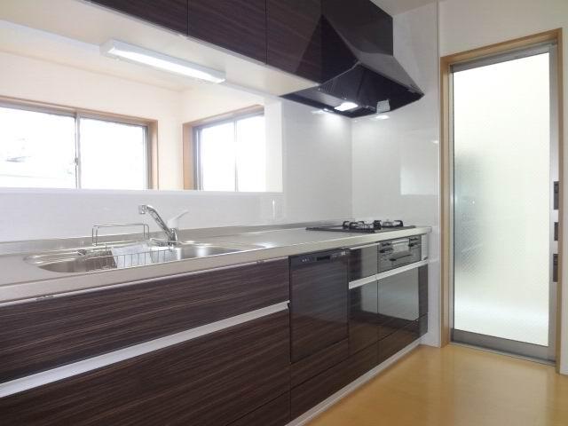 Kitchen. First floor kitchen. Dish washing dryer with system Kitchen. 