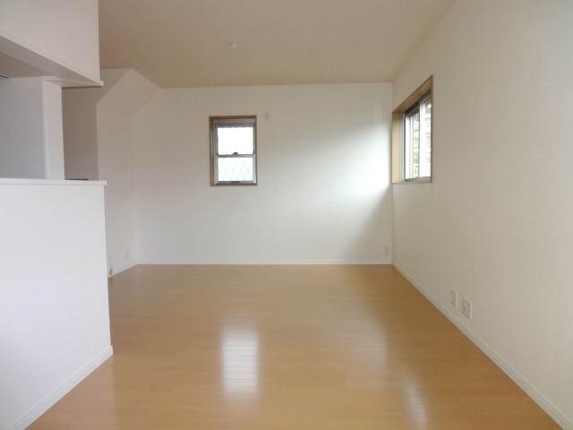 Living. First floor dining. LDK18.3 Pledge. It is a popular face-to-face kitchen to wife. 