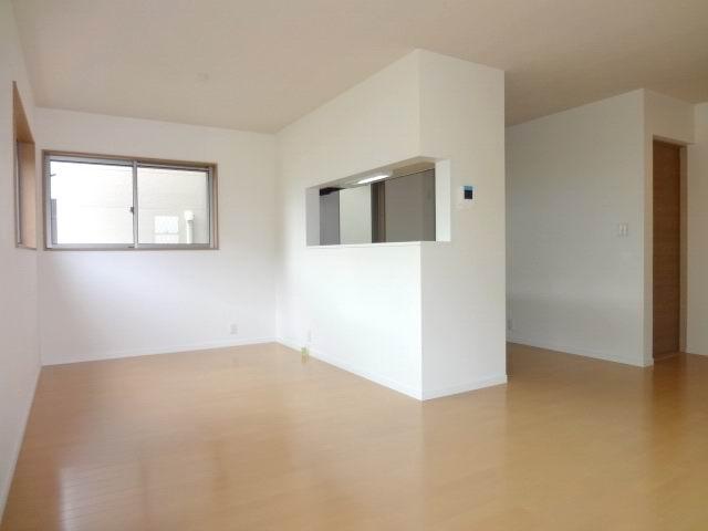 Living. The first floor living room. Spacious LDK18.3 Pledge is in a field of family reunion. 