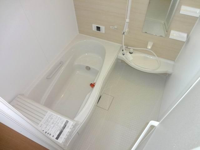 Bathroom. First floor bathroom. System bus with drying heater. 