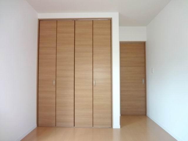 Non-living room. 2 Kaiyoshitsu 5.9 Pledge. Two-sided lighting. balcony ・ It is with a closet. 