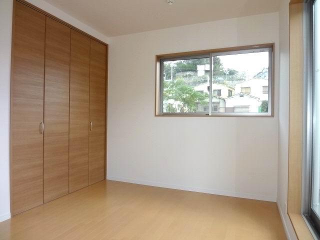 Non-living room. 2 Kaiyoshitsu 6.2 Pledge. Two-sided lighting. balcony ・ It is with a closet. 