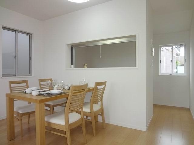 Living. Second floor dining. LDK14 Pledge. It is a popular face-to-face kitchen to wife. 