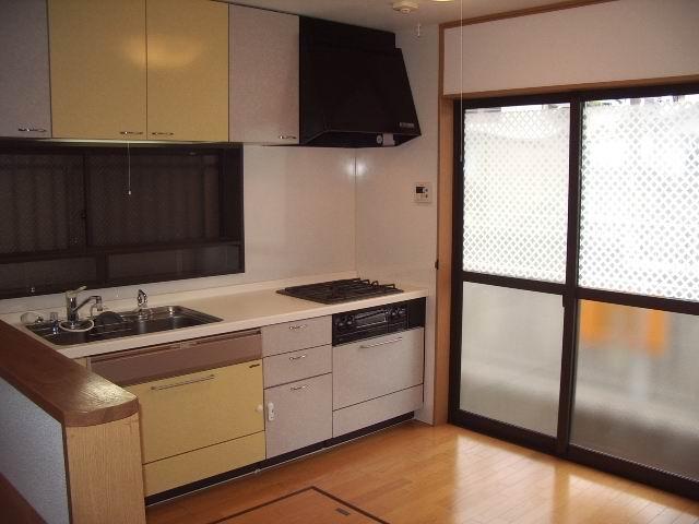 Kitchen. All slide storage system Kitchen