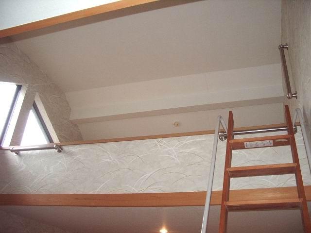 Non-living room. Stylish with a loft in the Japanese-style room 7.5 quires