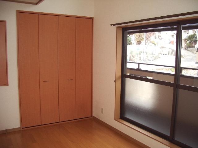 Non-living room. The main bedroom 7.5 quires (balcony ・ With closet)