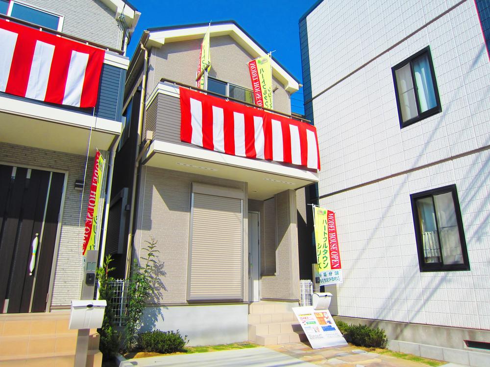 Local appearance photo. Local (11 May 2013) Shooting