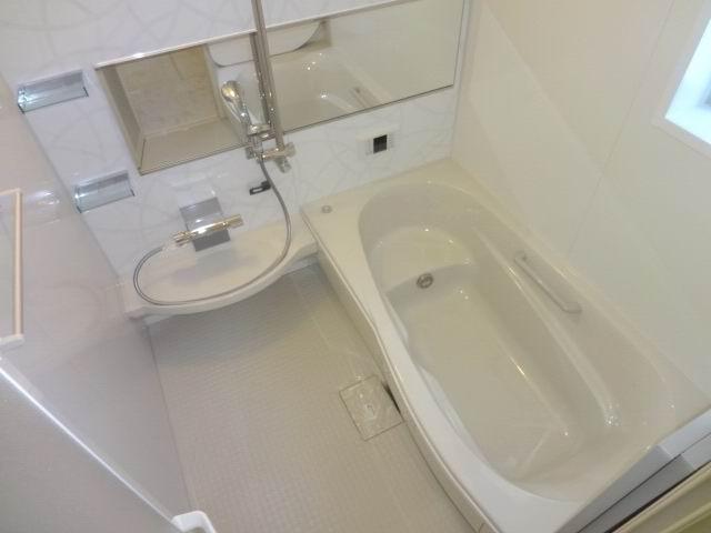 Bathroom. First floor bathroom. 1616 size ・ System bus with drying heater.