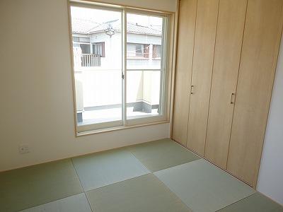 Non-living room. Same specifications