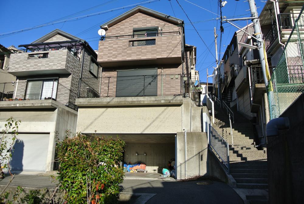 Local appearance photo. Local (12 May 2012) shooting