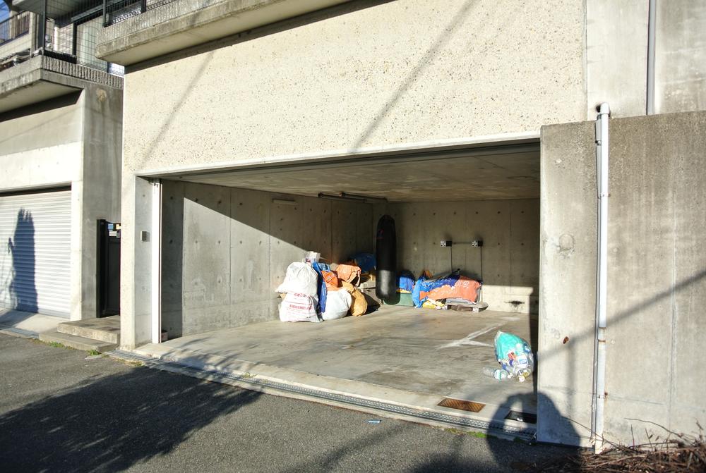 Local appearance photo. Local (12 May 2012) shooting